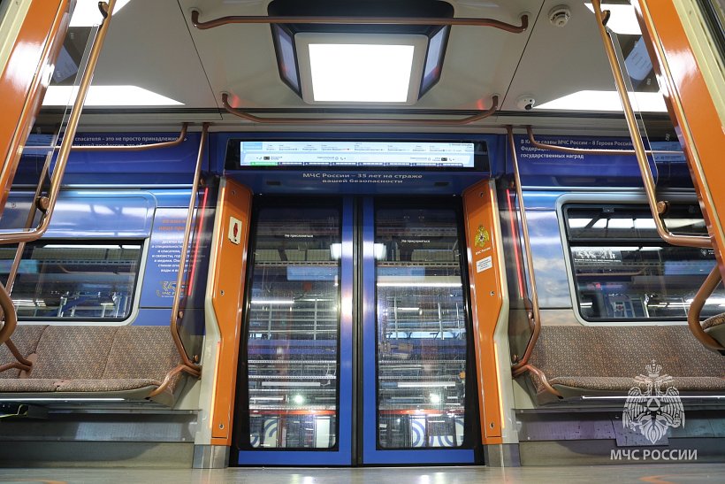 В московском метрополитене курсирует тематический поезд безопасности